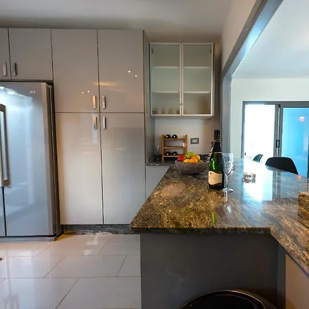 Sleeps 12 With Pool Villa