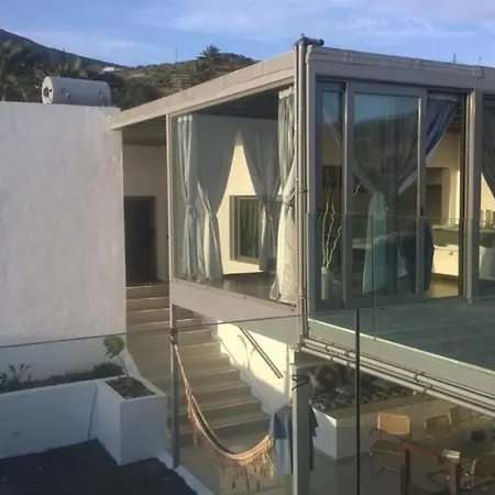Sleeps 12 With Pool Villa Tabayesco
